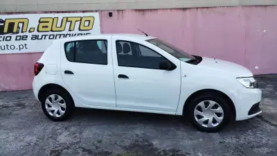 Dacia Sandero 2019 - 8950 EUR, 124000 km - AUTO.MOTO.pt - 124000km - foto 3 de 34