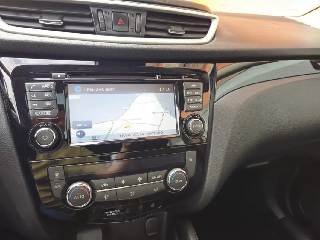 Nissan Qashqai 2016 - 17500 EUR, 101000 km - AUTO.MOTO.pt - 101000km - foto 9 de 15