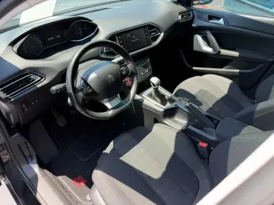 Peugeot 308 SW 2015 - 9900 EUR, 281582 km - AUTO.MOTO.pt - 281582km - foto 6 de 10