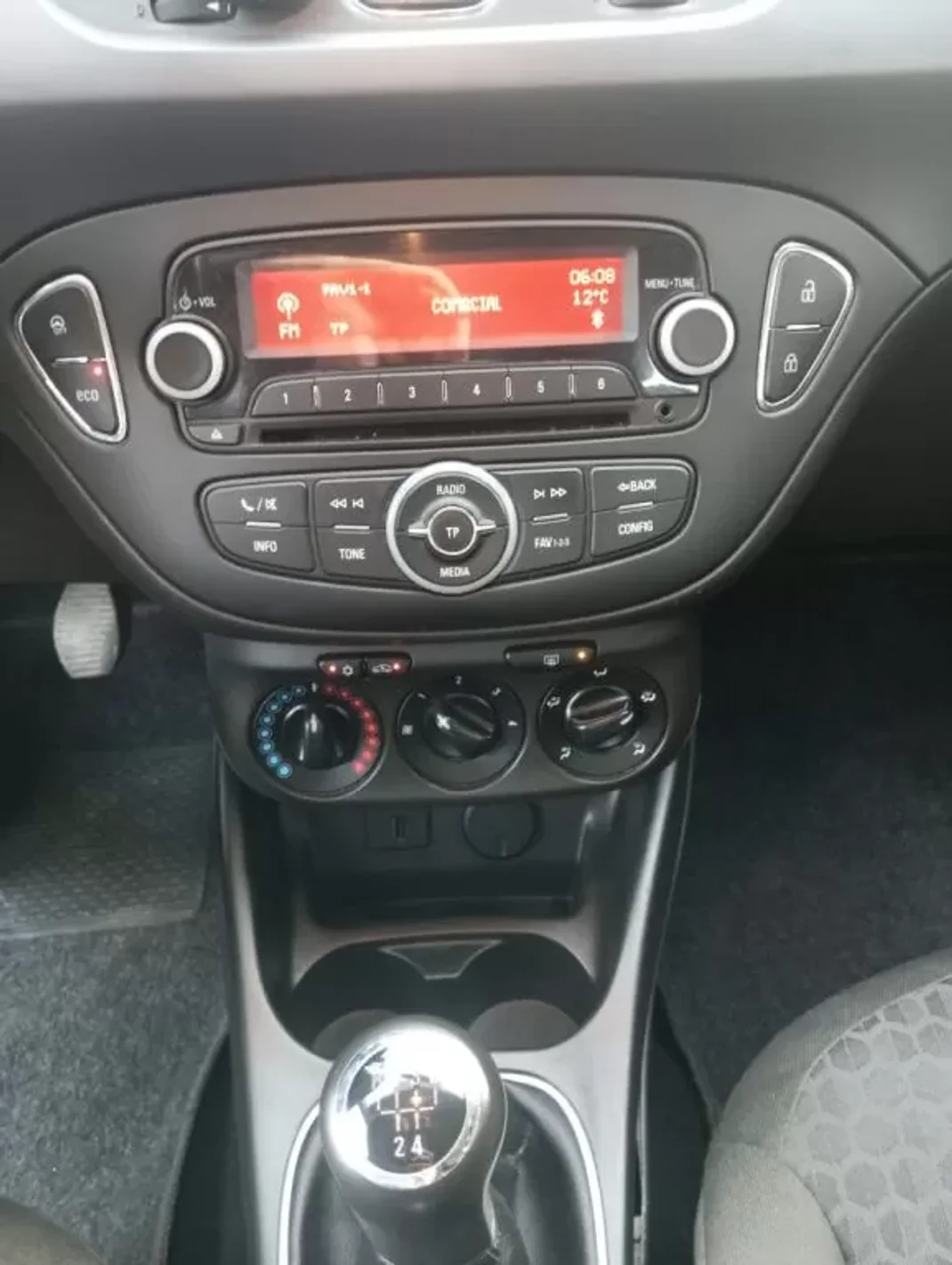 Opel Corsa 2016 - 9990 EUR, 144413 km - AUTO.MOTO.pt - 144413km - foto 8 de 10