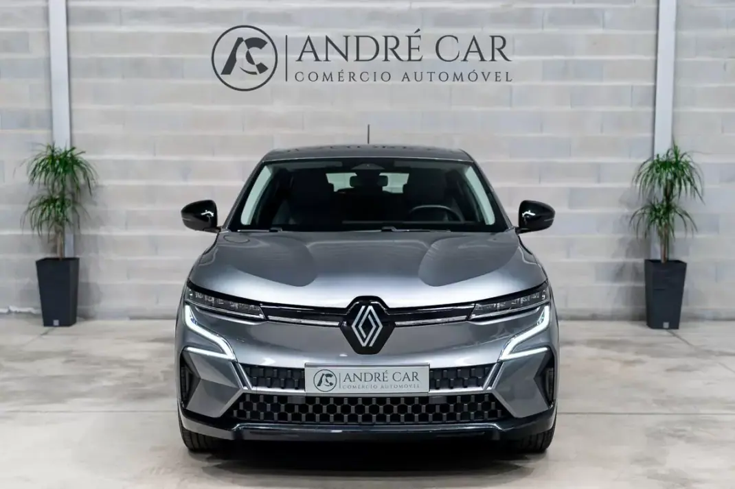 Renault Mégane E-Tech 2022 - 22450 EUR, 57733 km - AUTO.MOTO.pt - 57733km - foto 3 de 40