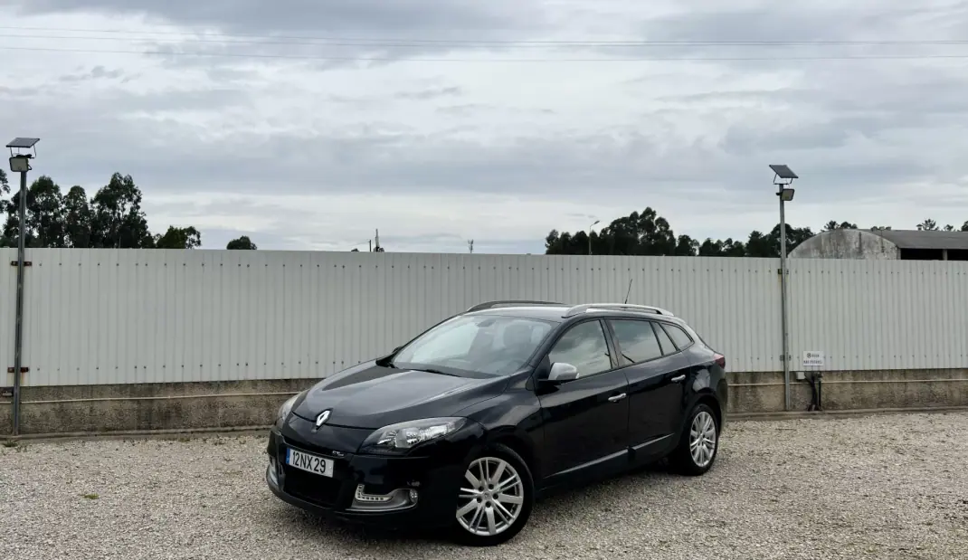 Renault Mégane Sport Tourer 2013 - 9950 EUR, 182000 km - AUTO.MOTO.pt - 182000km - foto 1 de 41