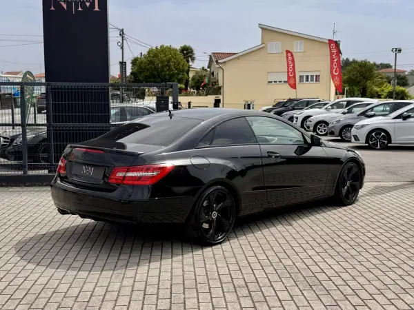 Mercedes-Benz E 220 2011 - 14500 EUR, 268000 km - AUTO.MOTO.pt - 268000km - foto 2 de 18