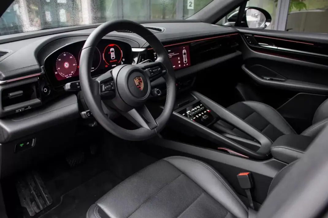 Porsche Macan 2025 - 83990 EUR, 15400 km - AUTO.MOTO.pt - 15400km - foto 30 de 49