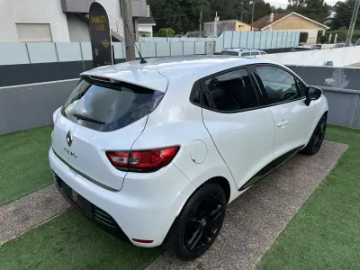 Renault Clio 2018 - 10900 EUR, 138929 km - AUTO.MOTO.pt - 138929km - foto 12 de 46