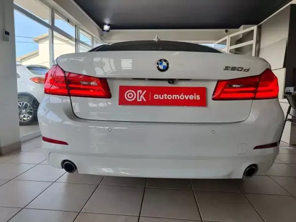 BMW 520 2017 - 23500 EUR, 165600 km - AUTO.MOTO.pt - 165600km - foto 8 de 38