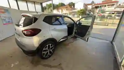 Renault Captur 2019 - 13249 EUR, 125000 km - AUTO.MOTO.pt - 125000km - foto 3 de 16