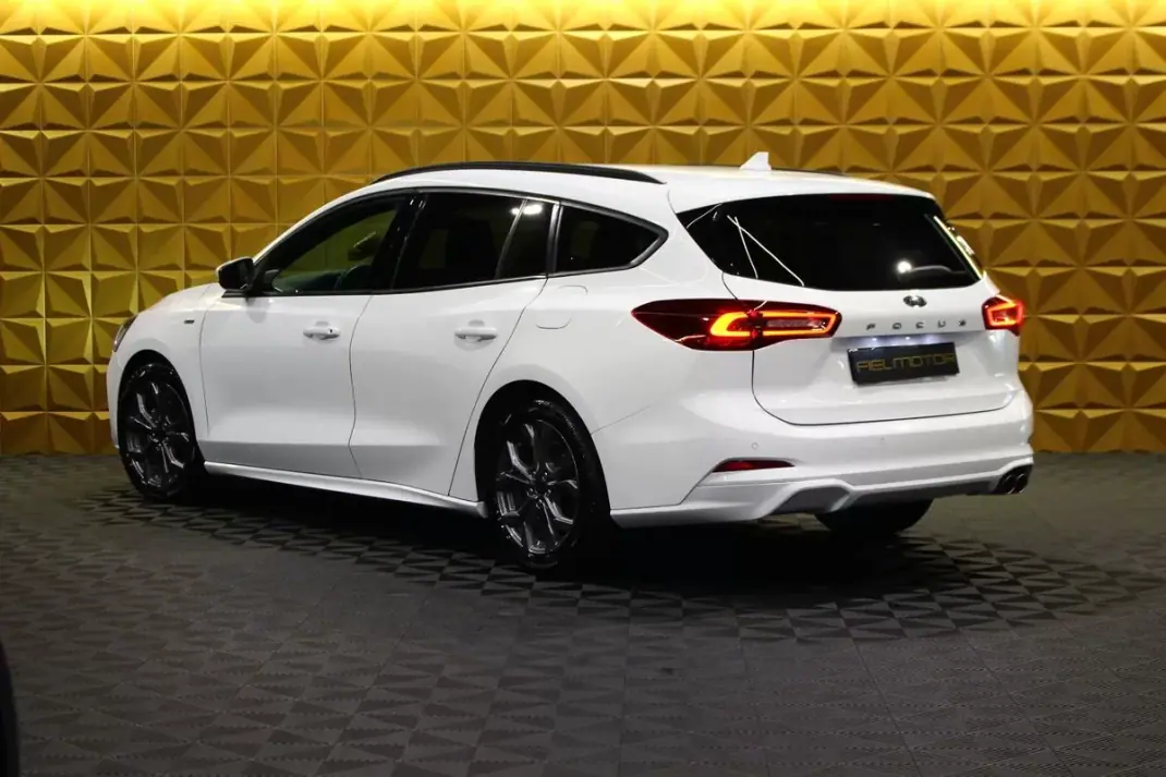 Ford Focus SW 2022 - 17200 EUR, 169645 km - AUTO.MOTO.pt - 169645km - foto 12 de 31