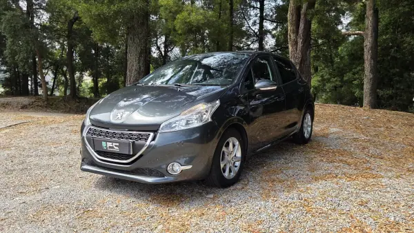 Peugeot 208 2013 - 5990 EUR, 168000 km - AUTO.MOTO.pt - 168000km - foto 3 de 16