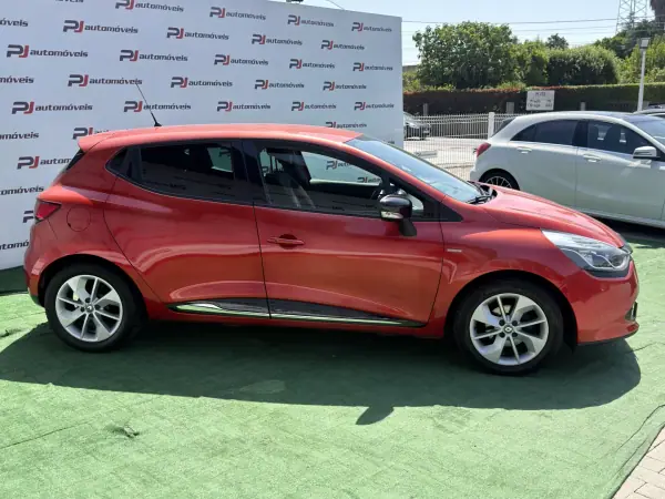 Renault Clio 2018 - 9990 EUR, 156000 km - AUTO.MOTO.pt - 156000km - foto 3 de 18