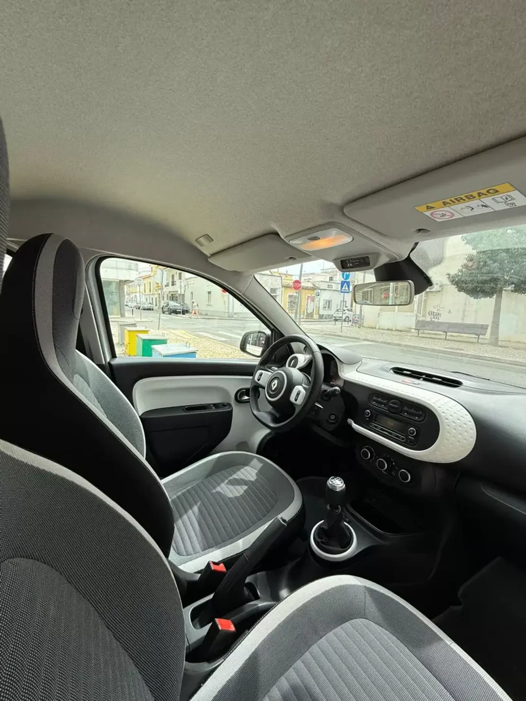 Renault Twingo 2020 - 12350 EUR, 40000 km - AUTO.MOTO.pt - 40000km - foto 12 de 12