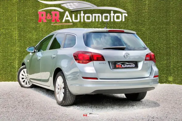 Opel Astra Sports Tourer 2011 - 7990 EUR, 175000 km - AUTO.MOTO.pt - 175000km - foto 2 de 27