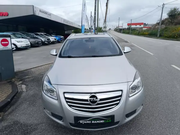 Opel Insignia Sports Tourer 2009 - 7500 EUR, 266000 km - AUTO.MOTO.pt - 266000km - foto 8 de 24