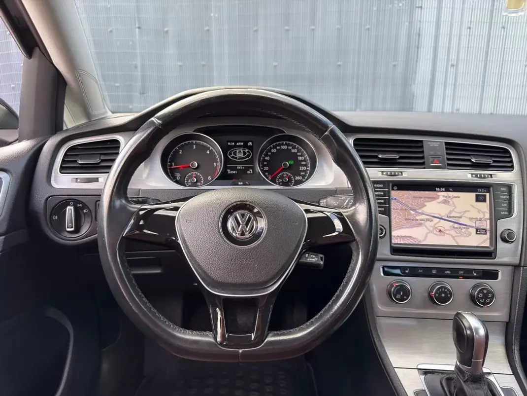 Volkswagen Golf 2015 - 14750 EUR, 163941 km - AUTO.MOTO.pt - 163941km - foto 8 de 19