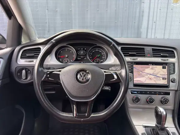 Volkswagen Golf 2015 - 14750 EUR, 163941 km - AUTO.MOTO.pt - 163941km - foto 8 de 19