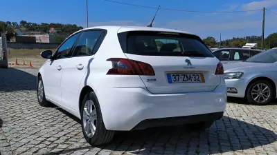 Peugeot 308 2019 - 11950 EUR, 90617 km - AUTO.MOTO.pt - 90617km - foto 8 de 9