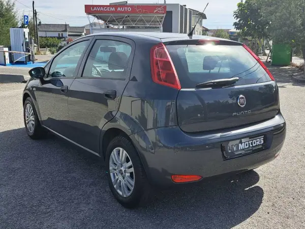 Fiat Punto 2017 - 8900 EUR, 69772 km - AUTO.MOTO.pt - 69772km - foto 9 de 39
