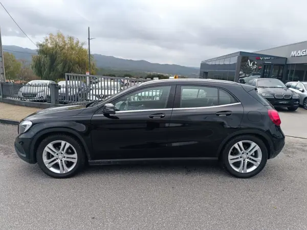 Mercedes-Benz GLA 180 2015 - 22500 EUR, 120000 km - AUTO.MOTO.pt - 120000km - foto 3 de 28