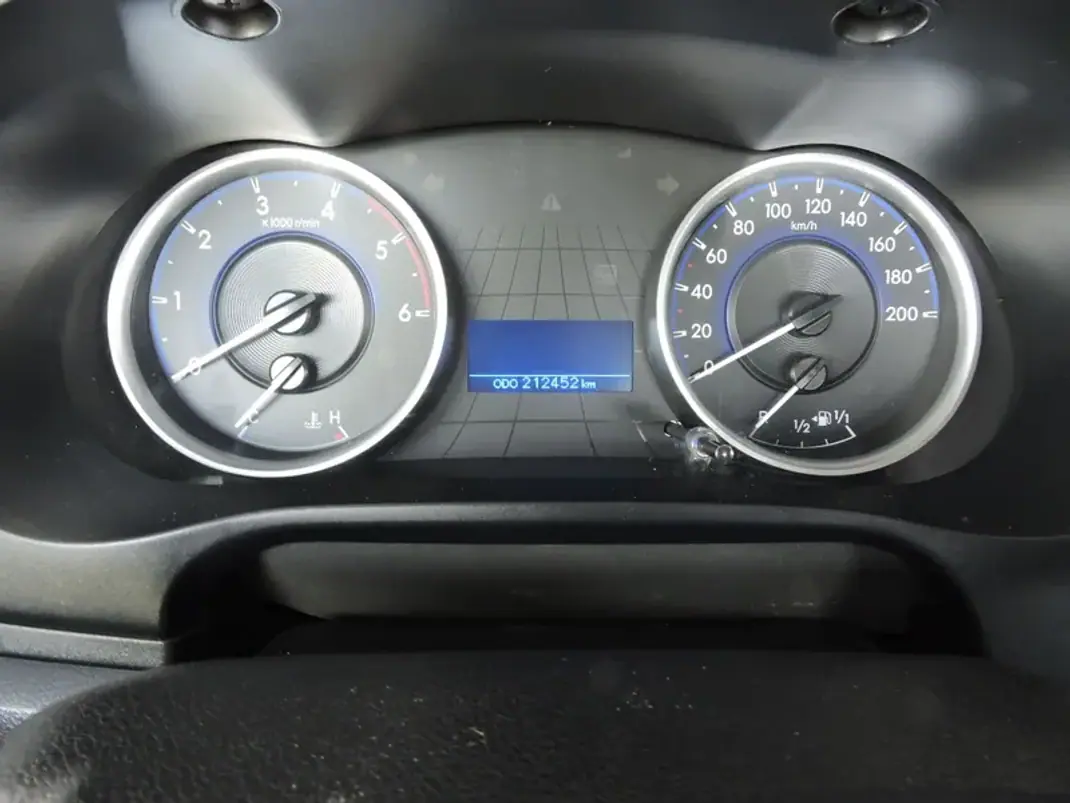 Toyota Hilux 2018 - 31500 EUR, 212452 km - 212452km - foto 8 de 11