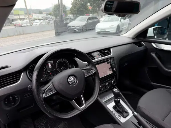 Skoda Octavia Break 2015 - 10500 EUR, 156000 km - AUTO.MOTO.pt - 156000km - foto 7 de 14