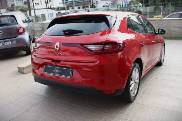 Renault Mégane 2017 - 11990 EUR, 106500 km - AUTO.MOTO.pt - 106500km - foto 17 de 19