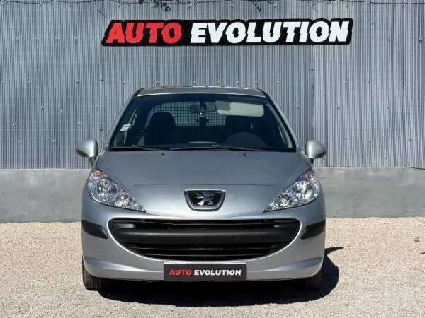 Peugeot 207 2008 — photo 2 of 18