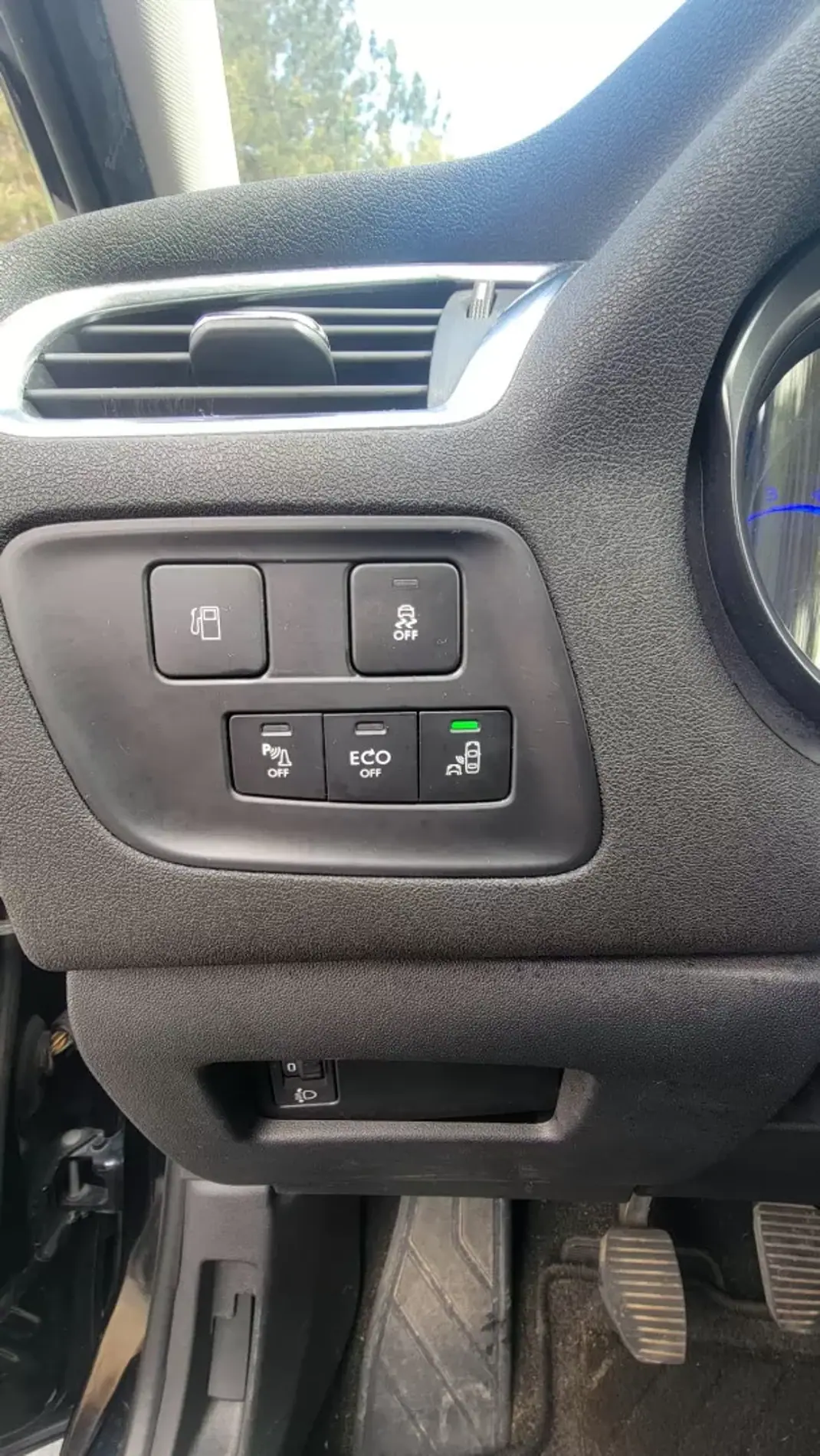 Citroën C4 2016 - 8990 EUR, 140000 km - AUTO.MOTO.pt - 140000km - foto 28 de 39