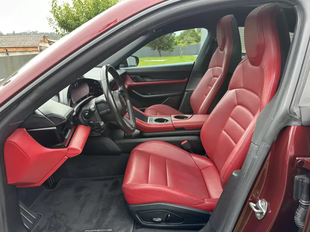 Porsche Taycan 2020 - 49900 EUR, 100000 km - AUTO.MOTO.pt - 100000km - foto 28 de 61