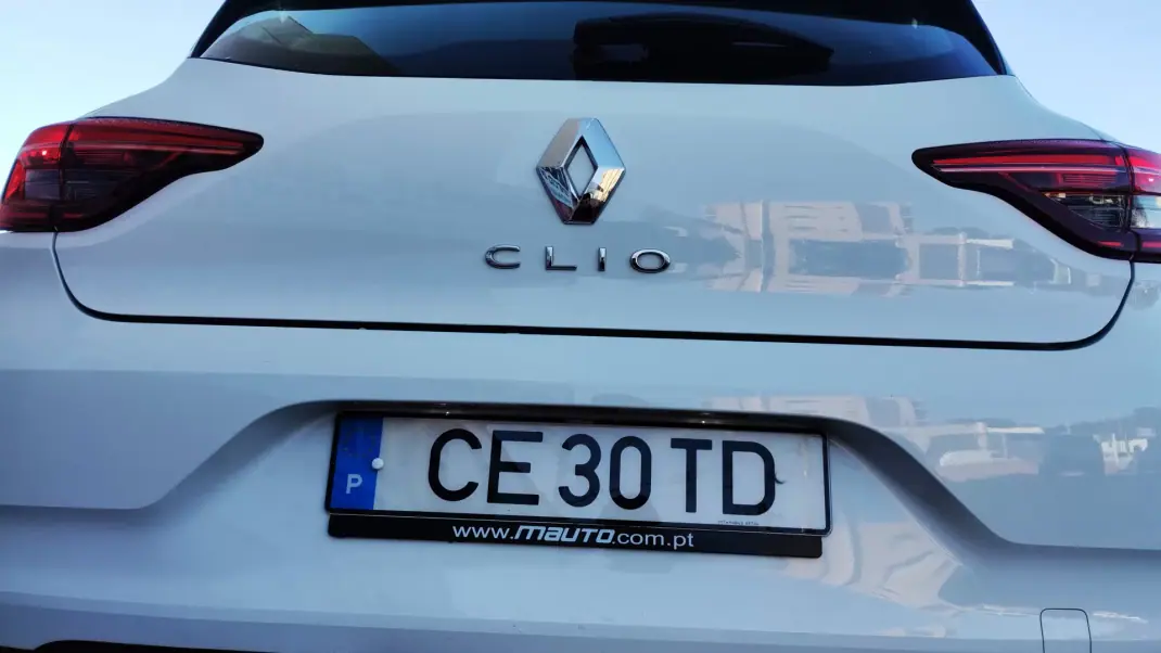 Renault Clio 2021 - 13999 EUR, 63000 km - AUTO.MOTO.pt - 63000km - foto 12 de 38