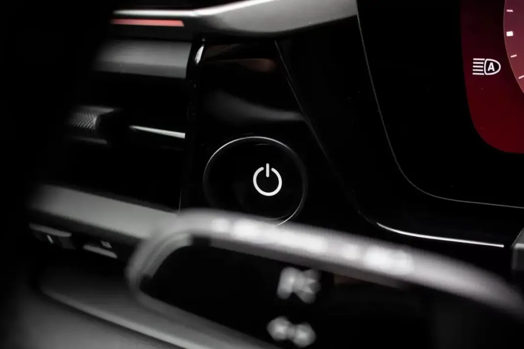 Porsche Macan 2025 - 83990 EUR, 15400 km - AUTO.MOTO.pt - 15400km - foto 24 de 49