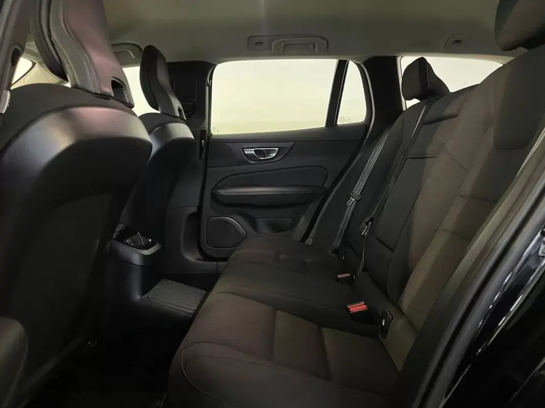 Volvo V60 2020 - 24950 EUR, 123000 km - AUTO.MOTO.pt - 123000km - foto 12 de 32