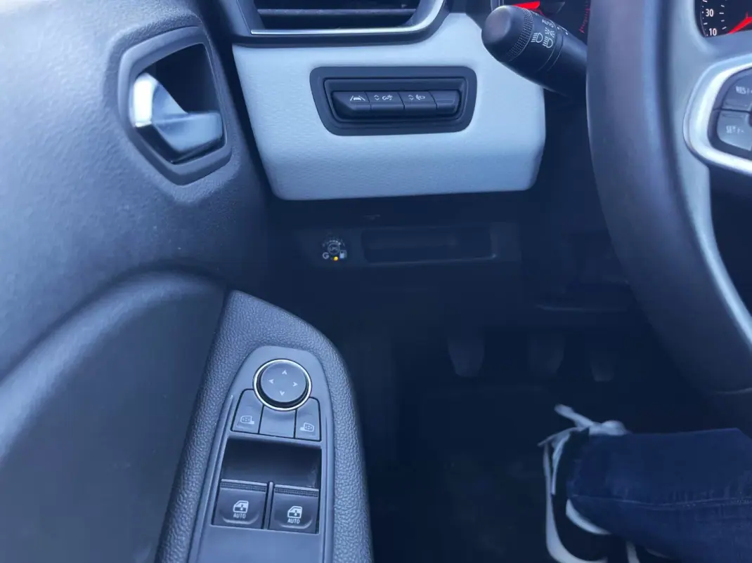 Renault Clio 2021 - 12490 EUR, 129465 km - AUTO.MOTO.pt - 129465km - foto 20 de 22