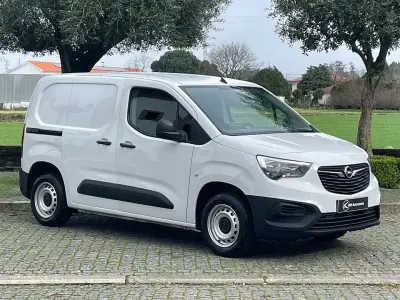 Opel Combo 2022 - 14450 EUR, 90000 km - AUTO.MOTO.pt - 90000km - foto 4 de 37