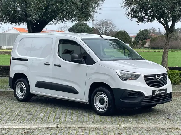Opel COMBO 2022 - 13450 EUR, 90000 km - AUTO.MOTO.pt - 90000km - foto 4 de 37