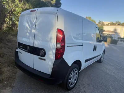Fiat DOBLO 1.6 D CONTENTOR FRIGORIFICO ( FRIO PARQUE ) 2022 - 13699 EUR, 60000 km - AUTO.MOTO.pt - 60000km - foto 5 de 7