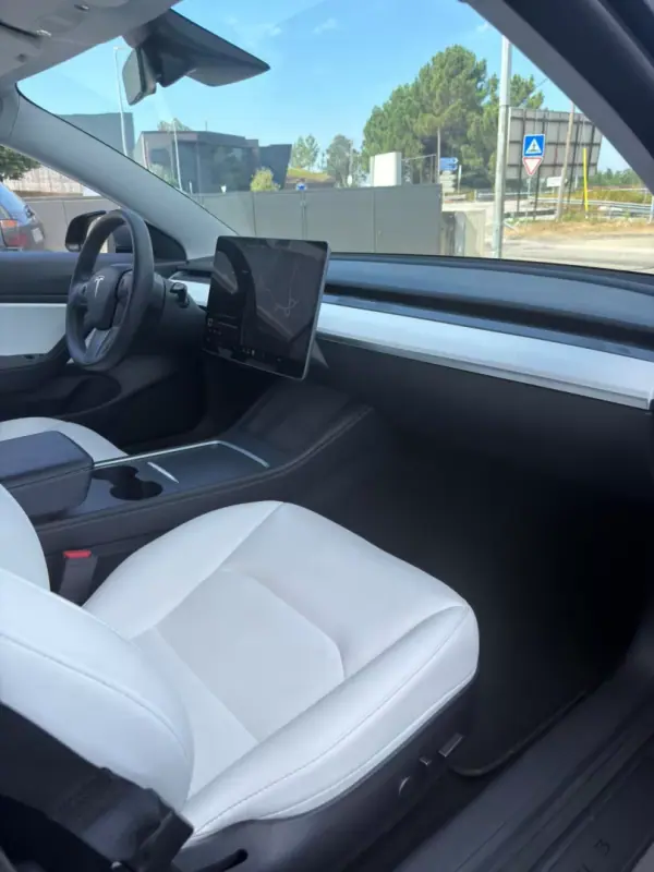 Tesla Model 3 2021 - 27000 EUR, 157593 km - 157593km - foto 18 de 18