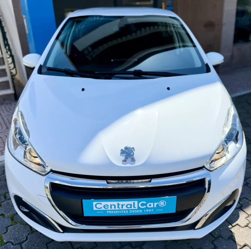 Peugeot 208 2016 - 8950 EUR, 83000 km - AUTO.MOTO.pt - 83000km - foto 4 de 25