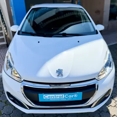 Peugeot 208 2016 - 8950 EUR, 83000 km - AUTO.MOTO.pt - 83000km - foto 4 de 25