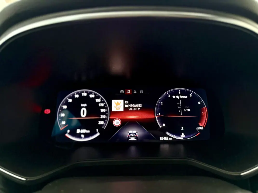 Renault Clio 2023 - 15950 EUR, 82000 km - AUTO.MOTO.pt - 82000km - foto 21 de 25