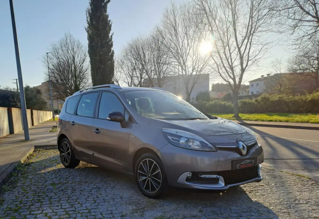 Renault Grand Scénic 2015 - 11500 EUR, 189000 km - AUTO.MOTO.pt - 189000km - foto 8 de 15