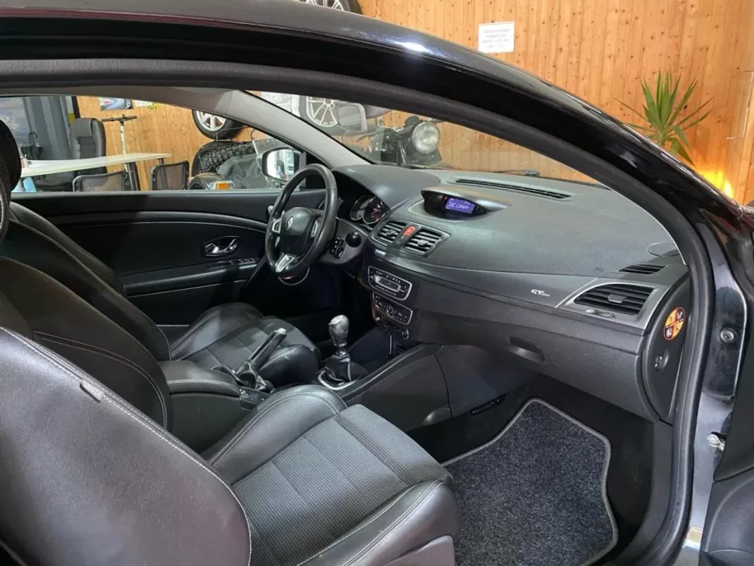 Renault Mégane Coupe 2012 - 11900 EUR, 157000 km - AUTO.MOTO.pt - 157000km - foto 17 de 17