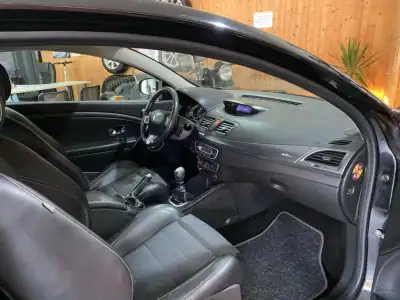 Renault Mégane Coupe 2012 - 11900 EUR, 157000 km - AUTO.MOTO.pt - 157000km - foto 17 de 17