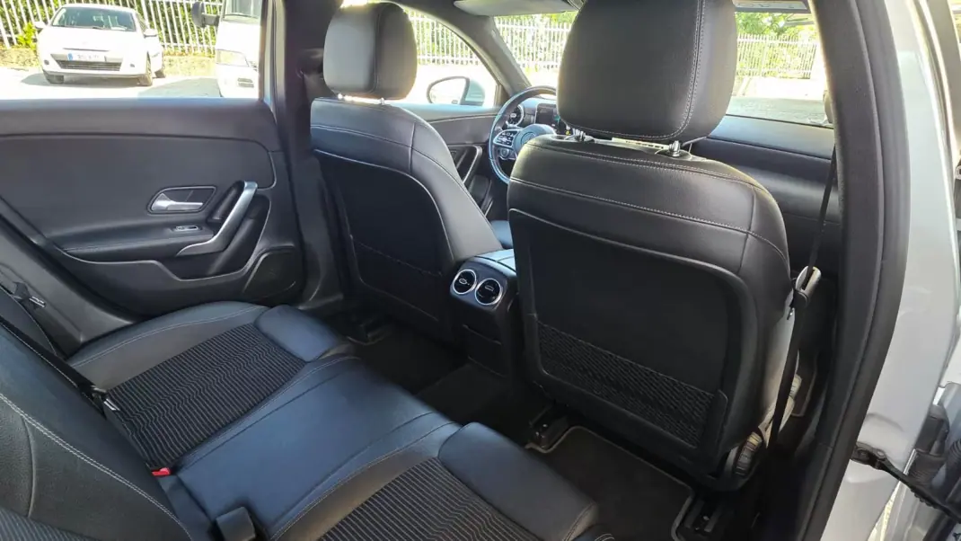 Mercedes-Benz A 180 2018 - 21890 EUR, 115000 km - 115000km - foto 27 de 37