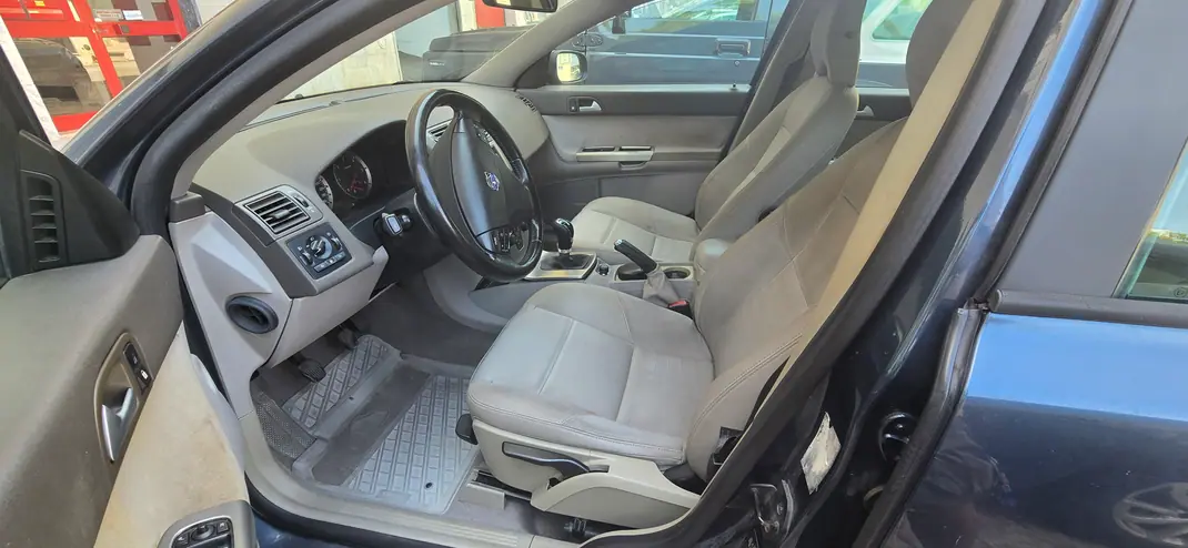 Volvo V50 2007 - 3990 EUR, 230000 km - 230000km - foto 4 de 13