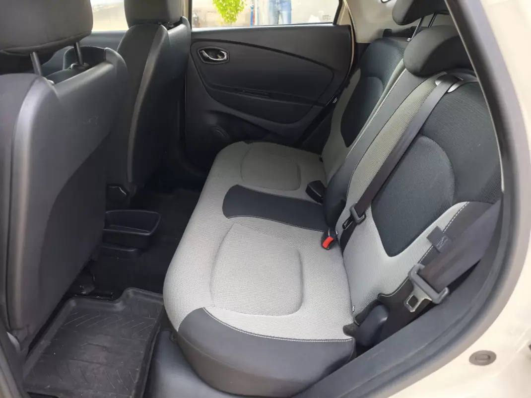 Renault Captur 2017 - 12990 EUR, 137723 km - AUTO.MOTO.pt - 137723km - foto 15 de 22