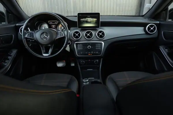Mercedes-Benz CLA 200 2015 - 17999 EUR, 221608 km - AUTO.MOTO.pt - 221608km - foto 16 de 35