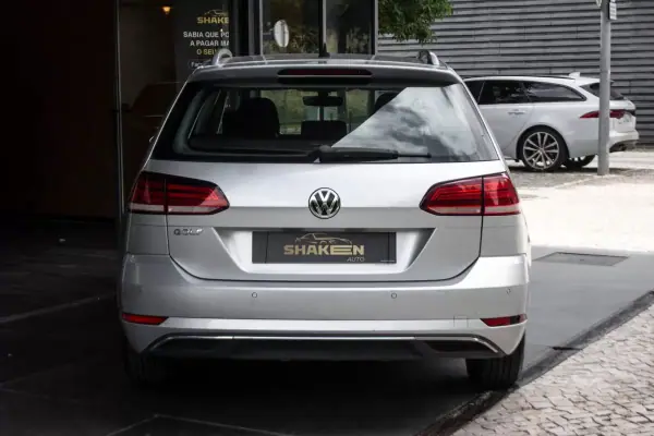 Volkswagen Golf Variant 2018 - 10750 EUR, 320319 km - AUTO.MOTO.pt - 320319km - foto 9 de 39
