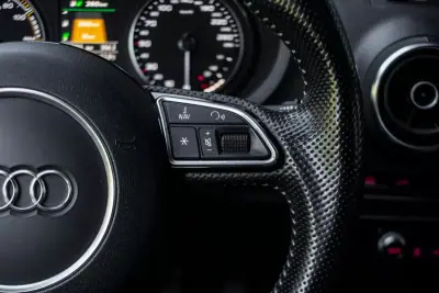 Audi A3 Sportback 2015 - 13490 EUR, 252393 km - AUTO.MOTO.pt - 252393km - foto 12 de 34