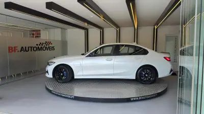 BMW 330 2019 - 22900 EUR, 111028 km - AUTO.MOTO.pt - 111028km - foto 14 de 54