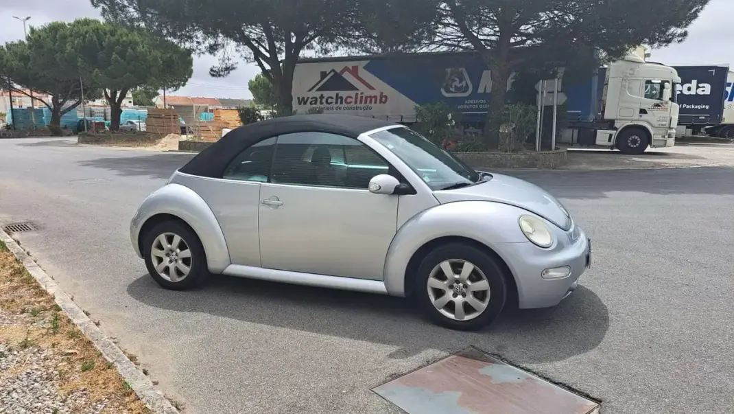 Volkswagen New Beetle Cabriolet 2004 - 9890 EUR, 127830 km - AUTO.MOTO.pt - 127830km - foto 18 de 48